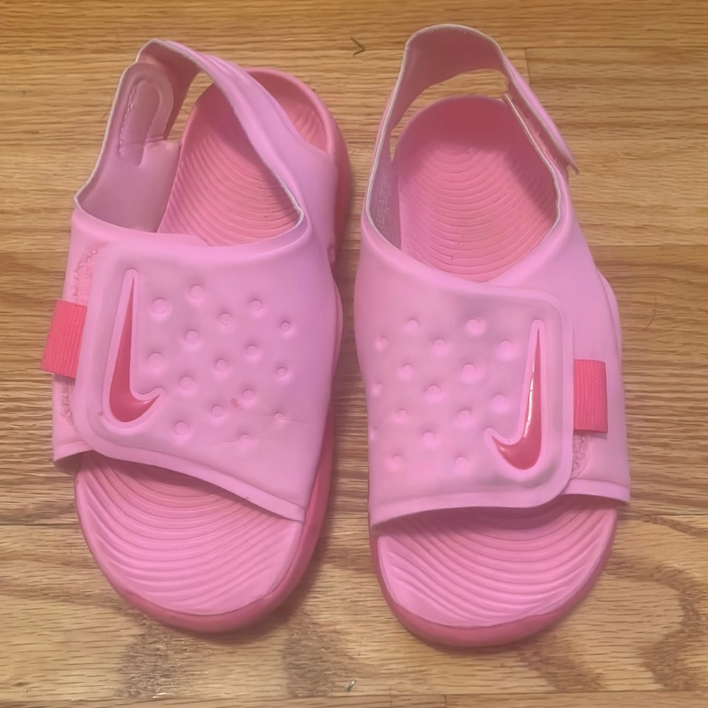 Pink Nike water shoes good used condition